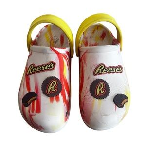 Reese’s Candy Clogs Hershey Park Kids 13